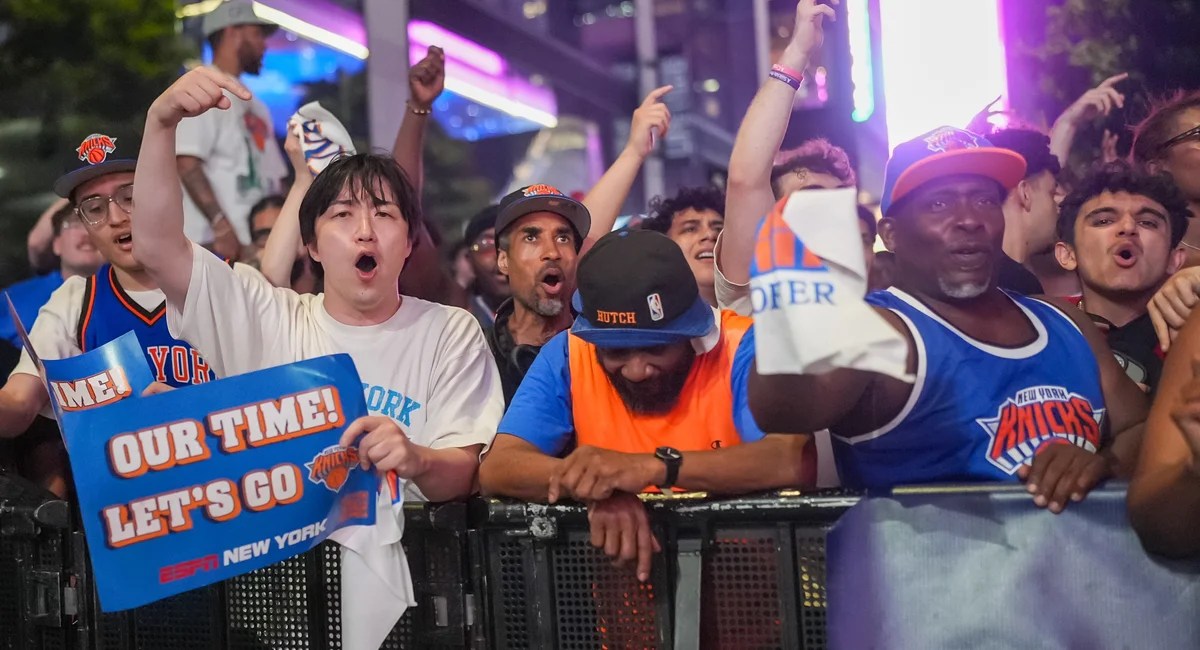 Knicks Playoff Watch Parties: Where to Cheer After MSG Blocked! (2026)